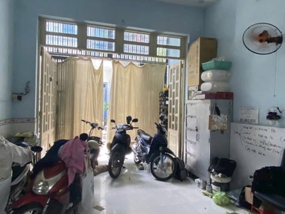 Kết cấu :trệt lầu chia làm 2 căn :căn 1 chủ ở ,căn 2 có 5 phòng cho thuê thu nhập 10 tr/tháng 2