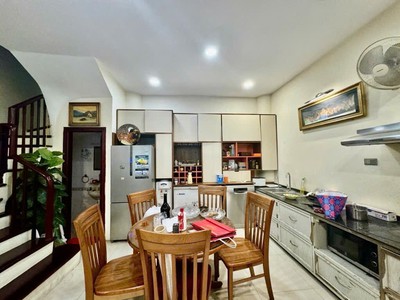 Nhà trung tâm quận BA ĐÌNH, sổ nở hậu, nhà phân lô, cách Ô TÔ 10M. 2