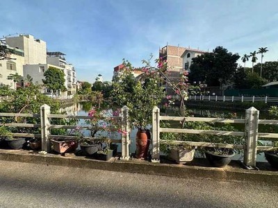 Đẳng cấp     nhà ngõ 66 ngọc thụy 50m, oto vỉa hè, kinh doanh, view hồ chỉ nhỉnh 12 tỷ còn tl. lh 0