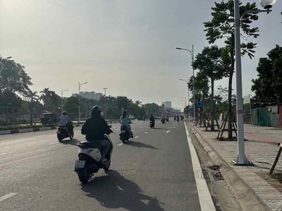 Đẳng cấp     nhà ngõ 66 ngọc thụy 50m, oto vỉa hè, kinh doanh, view hồ chỉ nhỉnh 12 tỷ còn tl. lh 2