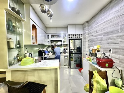 Bán nhà lê quang định -vài bước ra mt -sd 201m2 -dòng tiền 264 triệu/năm 2