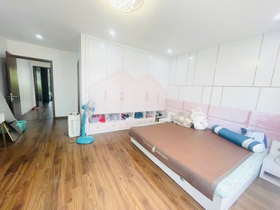 Mời cho thuê nhà 4,5 tầng 4 ngủ mặt tiền rộng khu võ cường 4