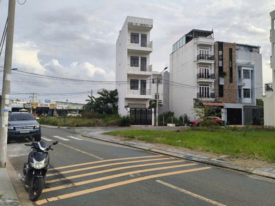 Đất liên phường, quận 9, sổ sẵn 52.1m2 giá chỉ 4,3 tỷ - vị trí vip, rất ít lô bán - đối diện villa 0