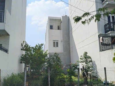 Đất liên phường, quận 9, sổ sẵn 52.1m2 giá chỉ 4,3 tỷ - vị trí vip, rất ít lô bán - đối diện villa 4