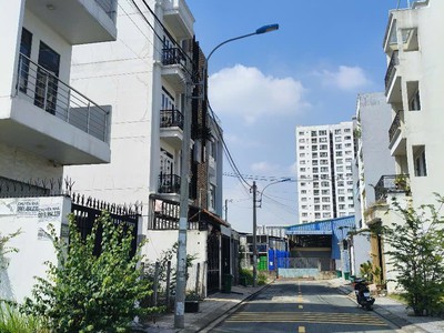 Đất liên phường, quận 9, sổ sẵn 52.1m2 giá chỉ 4,3 tỷ - vị trí vip, rất ít lô bán - đối diện villa 1