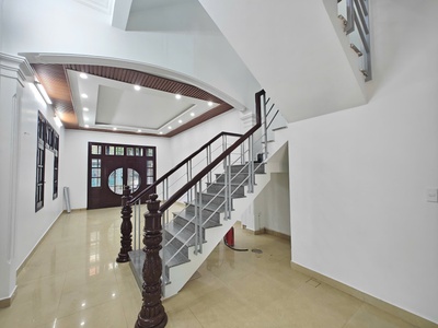 Cho thuê nhà đẹp 4 Tầng, lô góc 2 mặt tiền thoáng tại lô 9 Lê Hồng Phong . 0