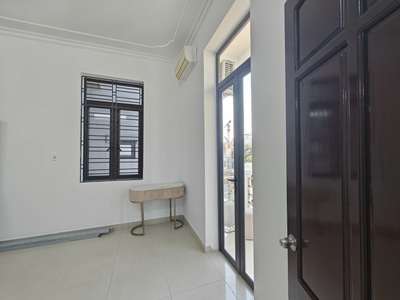 Cho thuê nhà đẹp 4 Tầng, lô góc 2 mặt tiền thoáng tại lô 9 Lê Hồng Phong . 1