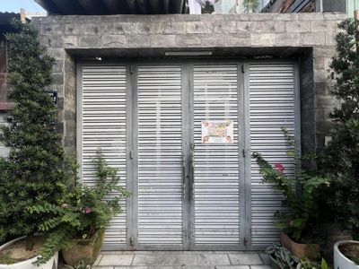 Nhà quốc lộ 13 ở luôn, 3pn, kcbt, 88m2, hxh, cạnh kđt vạn phúc 4