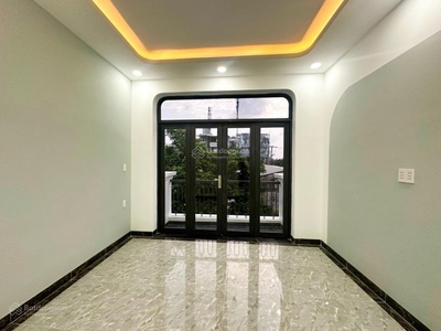 Phạm văn đồng - 3pn, 3wc, - nhà mới xây hiện đại, giá 4tỷ3, gần giga mall 1