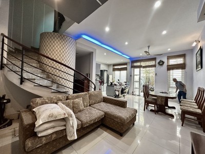 Bán nhà lê quang định - hẻm xe hơi 7c -   6.5 x 11 m - 3 tầng 1