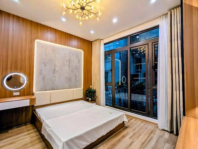 Bán nhà phân lô gần phố hoàng cầu, gara, vài bước ra hồ hoàng cầu, 48m, 15 tỷ hơn. 1