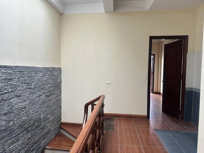 Vị trí đẳng cấp-mặt phố Long Biên-mặt hồ-kinh doanh sầm uất-120M 5T 28xTỶ-gần MIPEC 1