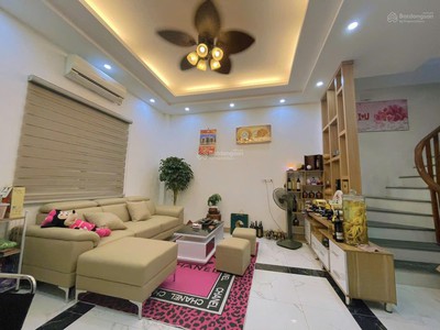 Bán nhà Võ Thị Sáu, lô góc, gần hồ, ô tô đỗ cửa, 6.3tỷ 0