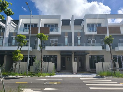 Bán căn nhà 3 tầng Khu BGI Mặt tiền đường Hoàng Quốc Việt 26M - View siêu thị AEON MALL HUẾ 2