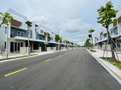 Bán căn nhà 3 tầng Khu BGI Mặt tiền đường Hoàng Quốc Việt 26M - View siêu thị AEON MALL HUẾ 3