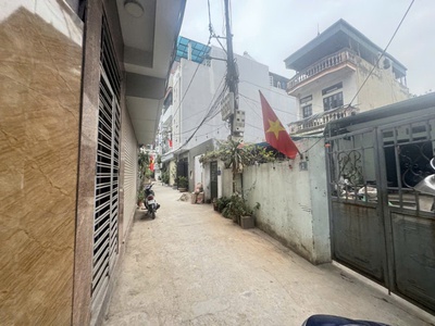 Cần bán gấp -  đát- ngọc thuỵ - long biên 50m.  thông số đep, ô tô vào đất, 20m ra đường lớn. gàn 1