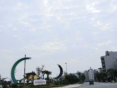 Cần bán gấp -  đát- ngọc thuỵ - long biên 50m.  thông số đep, ô tô vào đất, 20m ra đường lớn. gàn 3