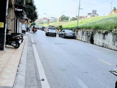 Cần bán gấp -  đát- ngọc thuỵ - long biên 50m.  thông số đep, ô tô vào đất, 20m ra đường lớn. gàn 0