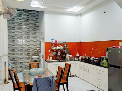 Lê văn quới gần ngã tư 4 xã giáptân phú hẻm 8m thông xe hơi vào nhà 64m2,2tầng nhỉnh 5tỷ 2