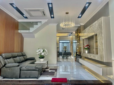 Nhà đẹp bên cạnh trường quốc tế canada, pmh , q.7 , full nội thất, 4 tầng thang máy, chỉ 16.5 tỷ. 1