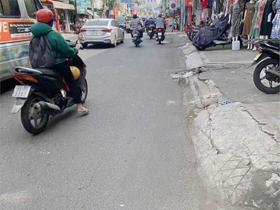 Bán nhà mặt tiền 929 lạc long quân, chỉ 4,8 tỷ, kinh doanh đỉnh, phường 11, quận tân bình, trung 1