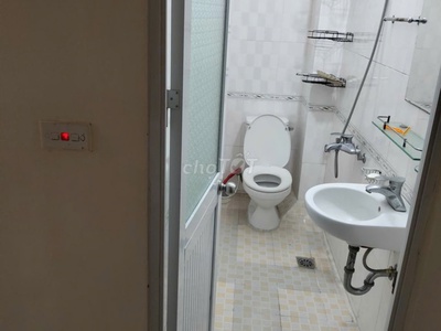 Phòng ở khép kín, tiện nghi đầy đủ ngõ 686 bạch đằng ,hn 4