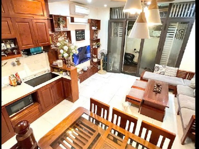 Hiếm -nhà 5 tầng  sát  chợ ngọc thụy -  10m ra ôtô tránh -giá 6 tỷ9 full nội thất - khu vực nhiều 0