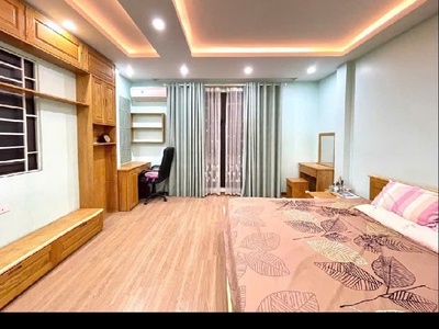 Hiếm -nhà 5 tầng  sát  chợ ngọc thụy -  10m ra ôtô tránh -giá 6 tỷ9 full nội thất - khu vực nhiều 3