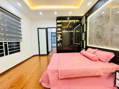 Ngã Tư Sở  41m2  5 tầng 4 ngủ  lô góc hai thoáng  cách ô tô 15m 7.6 tỷ 4