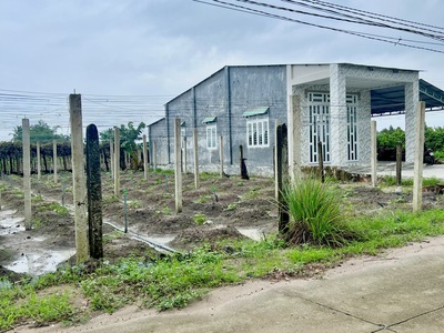 Cần tiền gđ cắt 10m làm 2 sổ mỗi sổ 5x28 ở gần vòng xoay Tân Châu 290tr 0