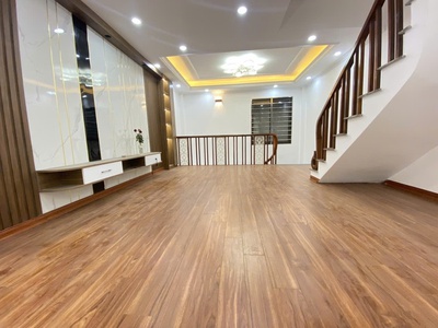 Nhà mới coong đón tết   bán đảo linh đàm   37m2  4.5 tầng  mặt tiền 4.2m  giá 6.9 tỷ  ô tô vào 2