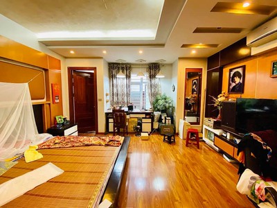 Căn nhà siêu đẹp ở gần chợ Hà Đông, nội thất toàn gỗ, 38m2, hơn 8 tỷ 0