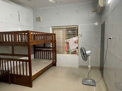 Cho thuê nhà tập thể tầng 1 Kim Liên phường Đống Đa DT 95m, 2N giá 9 triệu 0