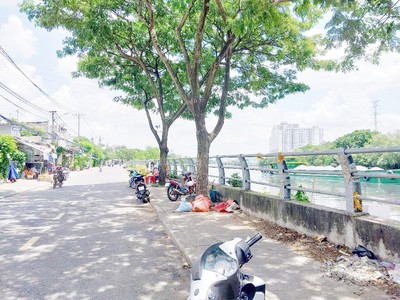 Chỉ  4.4 tỷ có lô góc đất hiếm vuông vức 7 11m. p15q8 - hẻm lưu hữu phước. 1