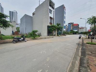 Lô đất siêu đẹp nằm tại vị trí siêu đẹp tại khu đấu giá phú lương 62,5m2 mặt tiền 5m chào 10 đ. tại 0