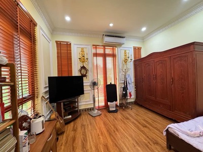 Biệt thự sân vườn quận long biên, 324m x 3 tầng, mặt tiền 10m, sân vườn gara 4 ôtô, full thổ cư 4