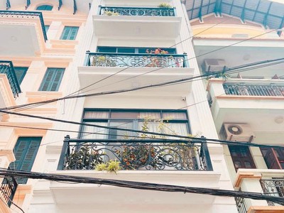Nhà đẹp phố cầu giấy - 40m2 x 5t - mt 4.2m - 7.65 tỷ - nhà đẹp - ngõ thoáng - ô tô đỗ 24/7 0