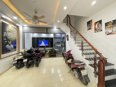 Bán nhà 5 tầng cầu giấy 40m2, ô tô 7 chỗ đỗ cửa. 7,2 tỷ 2