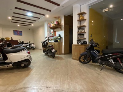 Tòa căn hộ dịch vụ, dt 157m2, 6 tầng 22 phòng khép kín   cừa hàng, lô góc oto tránh, 31 tỷ 1