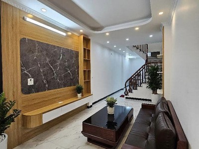 Nhà đẹp ở ngay phố trạm long biên diện tích 45m thang máy chờ giá hơn 6 tỷ 0