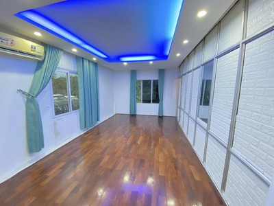 Bán nhà tập thể phố đào tấn 70, tầng thấp 2 ngủ, 1wc, khách, bếp 3 tỷ 1