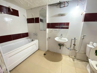 Bán nhà tập thể phố đào tấn 70, tầng thấp 2 ngủ, 1wc, khách, bếp 3 tỷ 2