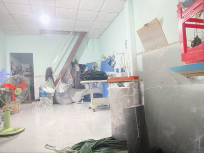 Cần bán nhà chính chủ quận 12, dt 32m2, hẻm ô tô, sổ hông riêng, công nhận đủ, giá 2.3 tỷ thương 1