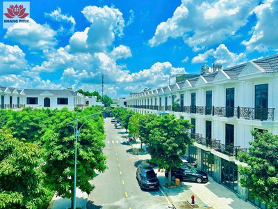 Nhà phố đẹp kdc đông hưng - dĩ an, bình dương 1