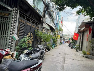 Gấp bán nhà ngay chợ bình thành hẻm 6m xe hơi vào nhà 50m2,4tầng nhỉnh 4tỷ 0