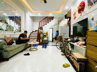 Nhà đẹp phố cầu giấy - 40m2 x 5t - mt 4.2m - 7.65 tỷ - nhà đẹp - ngõ thoáng - ô tô đỗ 24/7 1