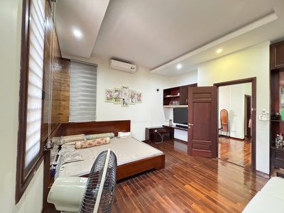 Bán căn biệt thự ngay cạnh siêu thị HC, Vĩnh Yên, Vĩnh Phúc. Giá chỉ 11 tỷ 1