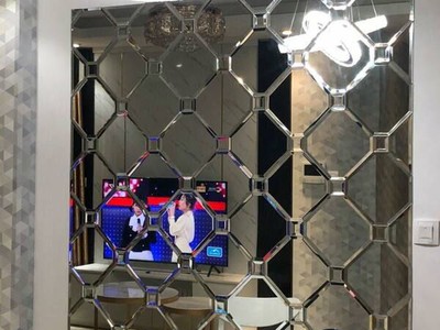 Gương dán tường hình lục giác: Giải pháp tiết kiệm không gian và tạo chiều sâu cho phòng tắm 0