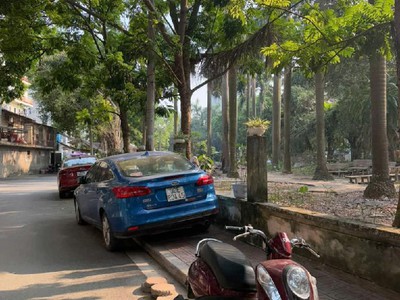 Siêu phẩm nhà 5 tầng mới tinh dt 52m2 , thang máy , nội thất xịn xò , kinh doanh , oto chạy vòn 2