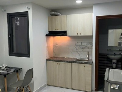 Bán tòa nhà chdv hxh lê quang định,  6 tầng hđt 60tr/ tháng 4